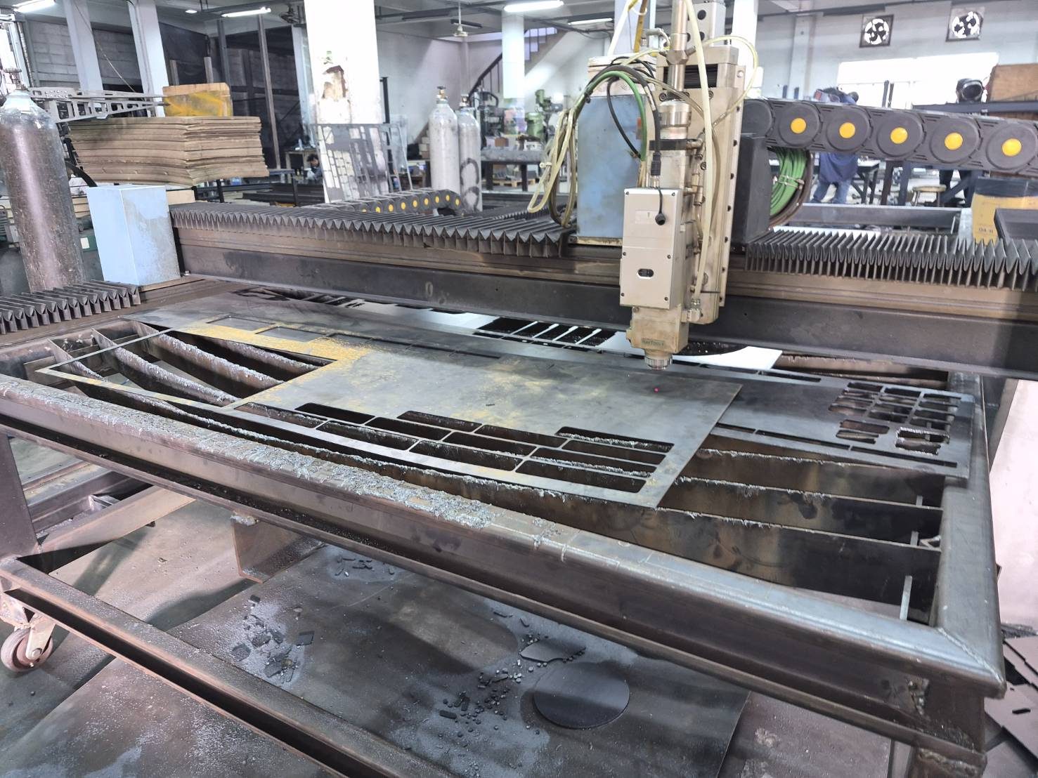 レーザー切断・板金部品製作 photo 2